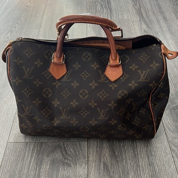 Louis Vuitton Handbags - Louis Vuitton Speedy 30 Monogram purse classic LV monogram handbag 💯 authentic